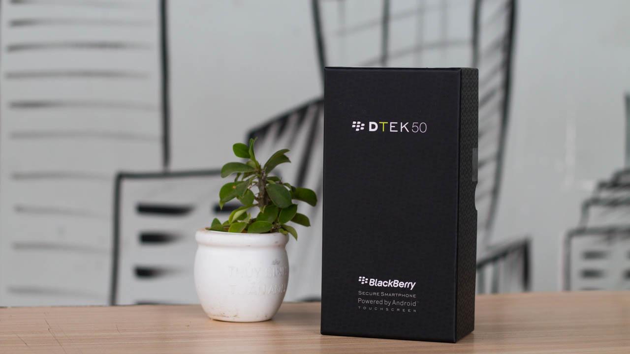 Hộp Blackberry DTEK50