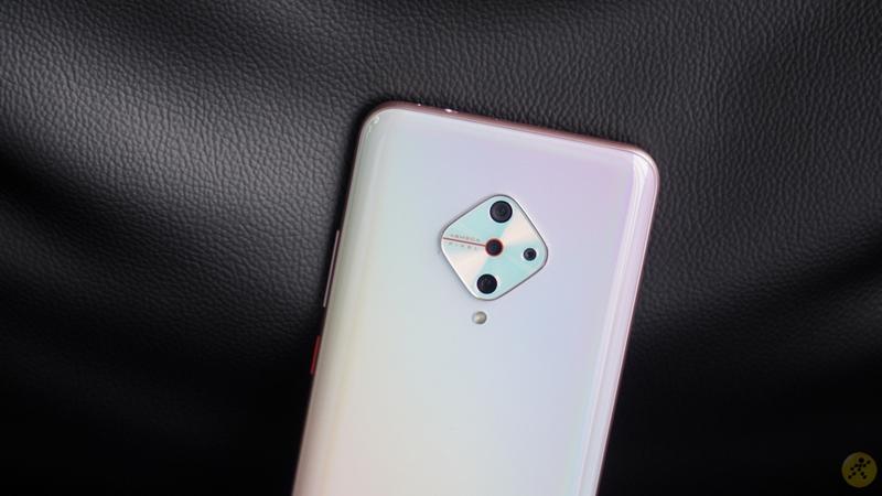 Màn hình AMOLED rực rỡ