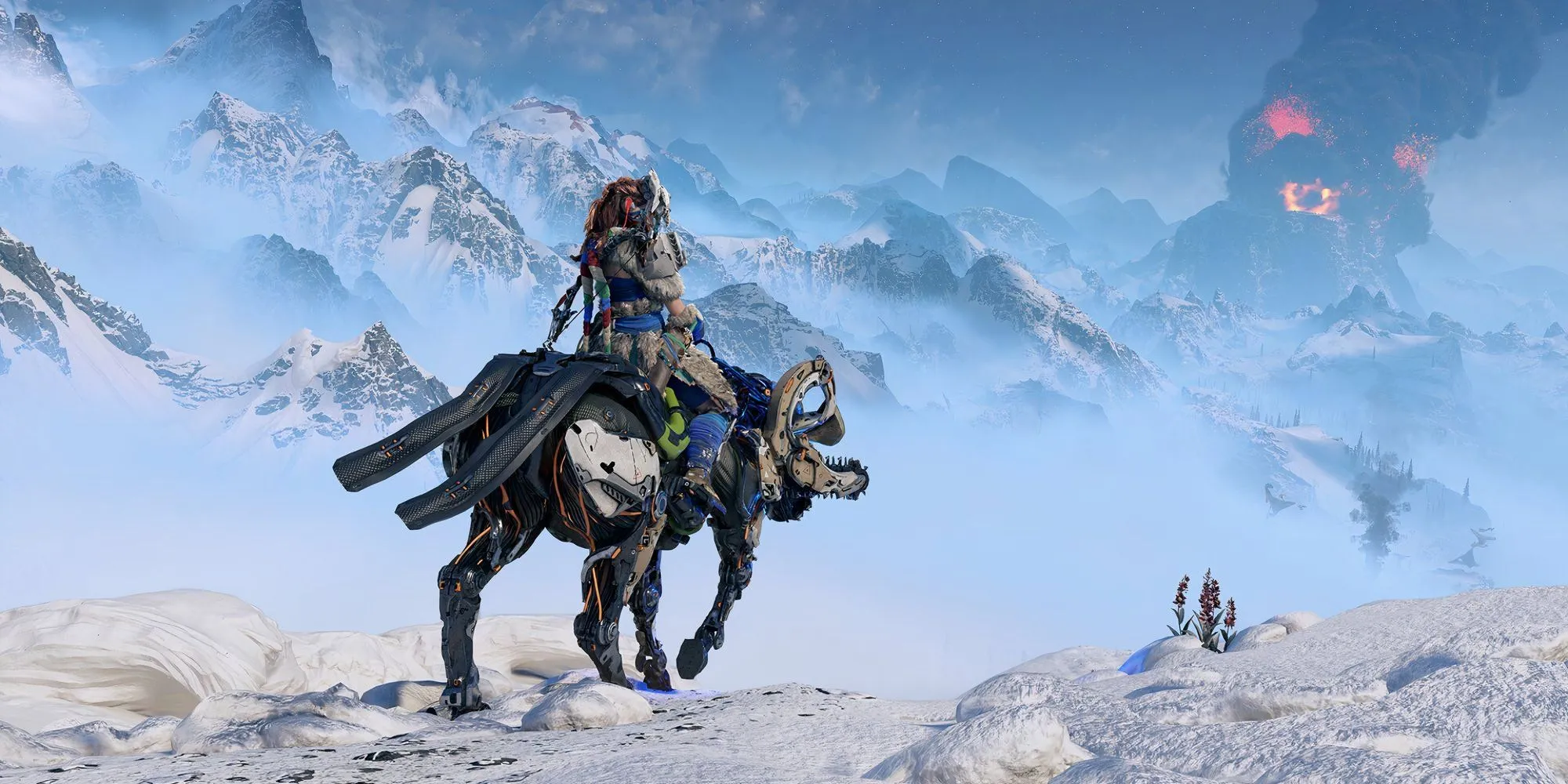 Aloy cưỡi robot trên đỉnh núi tuyết trong Horizon Zero Dawn