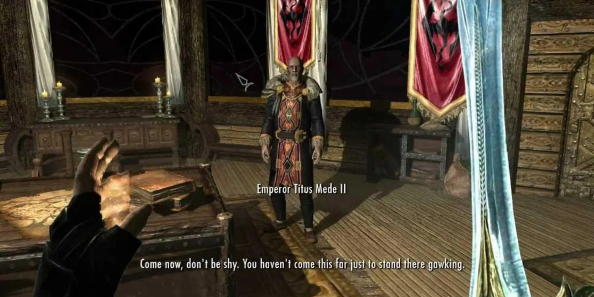 Ám sát Hoàng đế Titus Mede II cho Dark Brotherhood trong Skyrim.