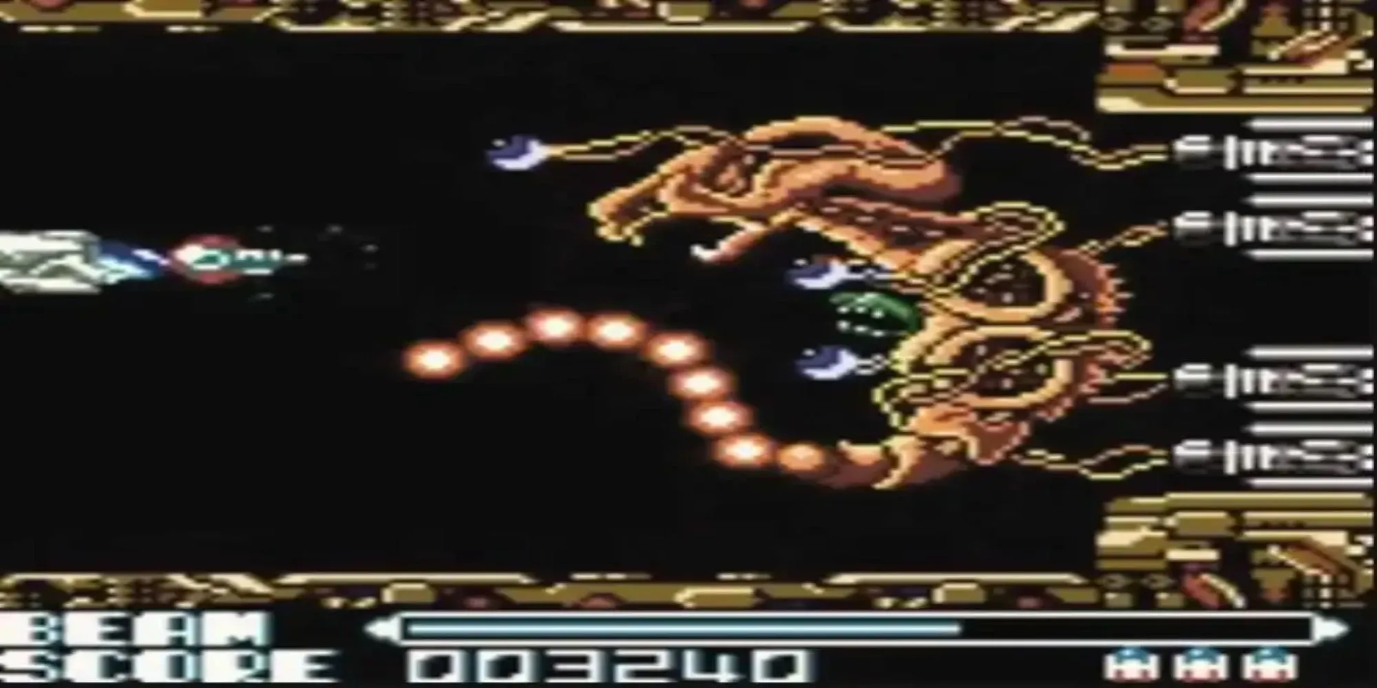 Cảnh chiến đấu trong game R-Type DX trên Game Boy Color với phi thuyền của người chơi và kẻ thù