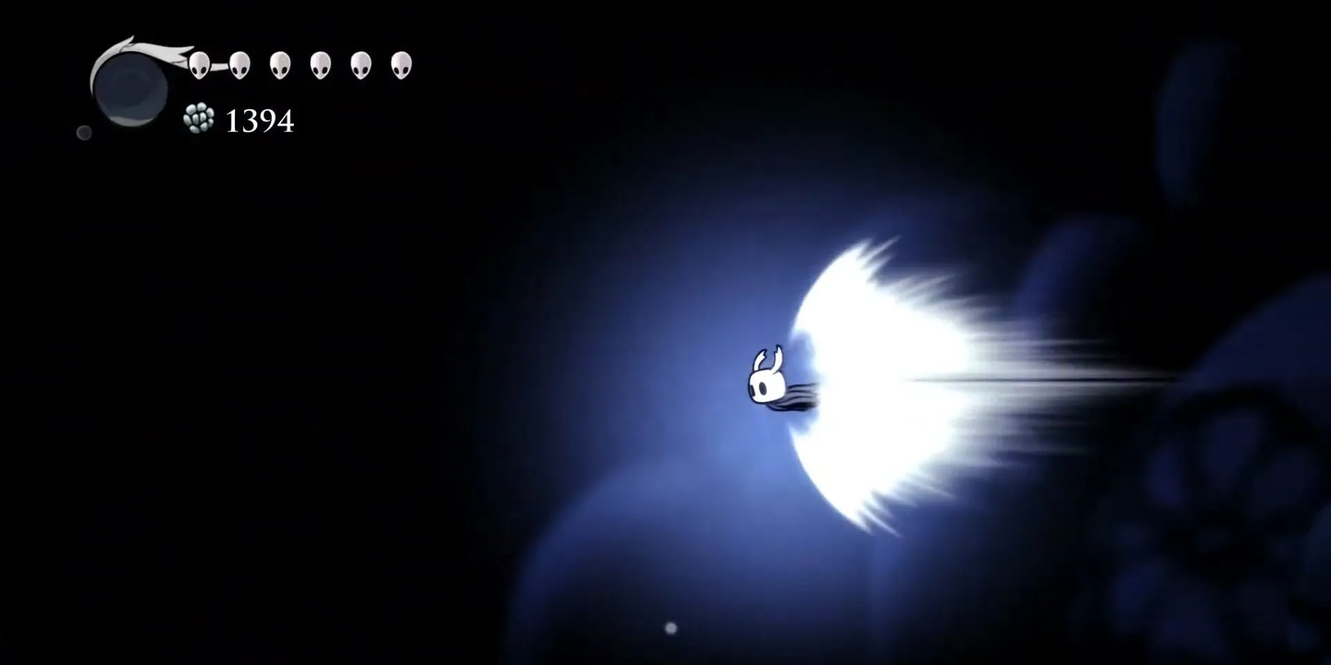 Hiệp sĩ Hollow Knight thực hiện cú Crystal Dash lao vun vút trong hang động