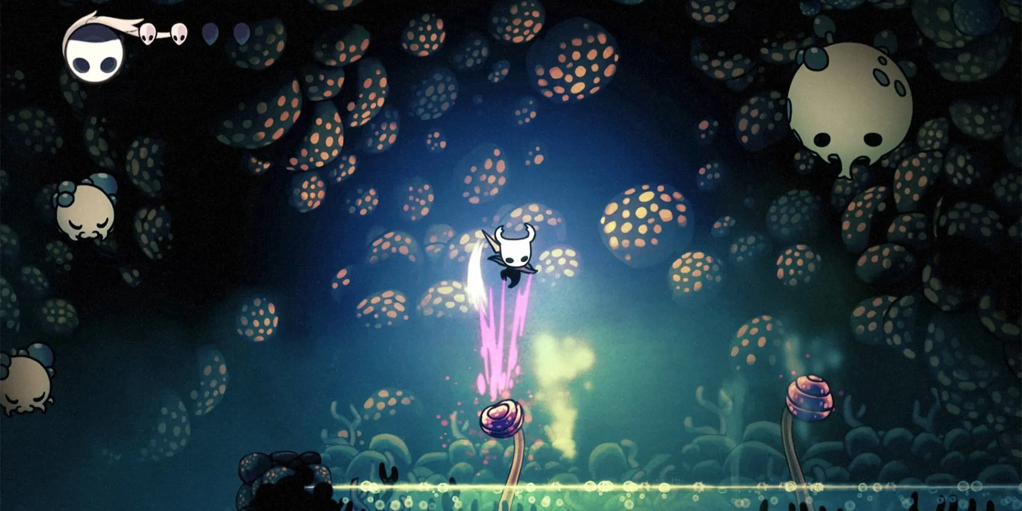 Hiệp sĩ nhỏ bé trong Hollow Knight nhảy trên một cây nấm phát sáng trong thế giới ngầm kỳ ảo