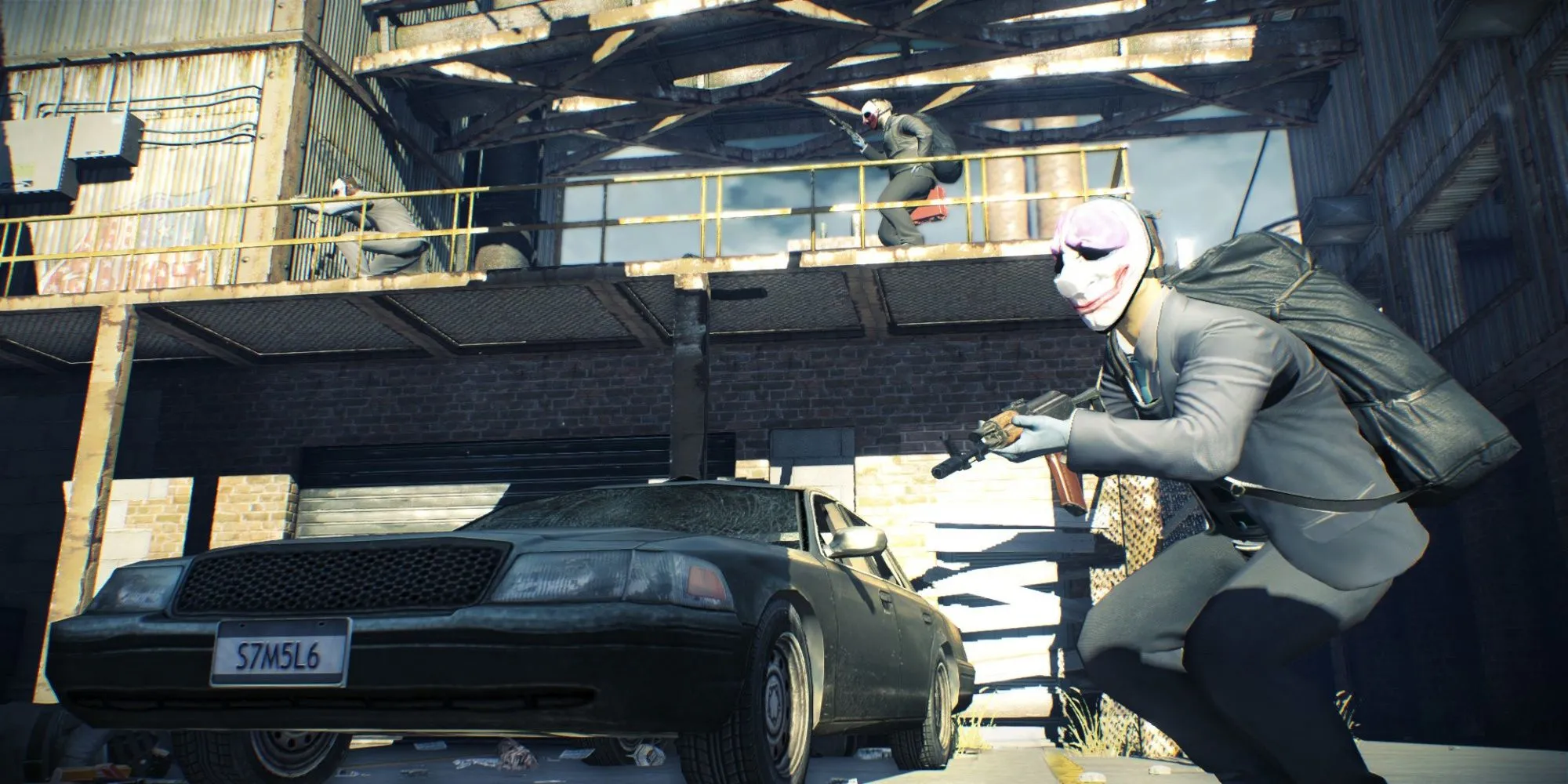 Một cảnh hành động trong game Payday 2 với các nhân vật đeo mặt nạ đang đấu súng trong một căn phòng tối
