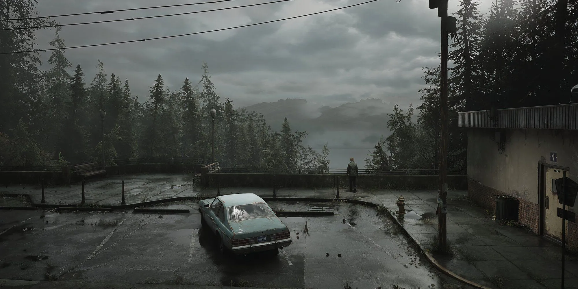 Nhân vật chính James Sunderland đứng một mình quay lưng lại trong Silent Hill 2