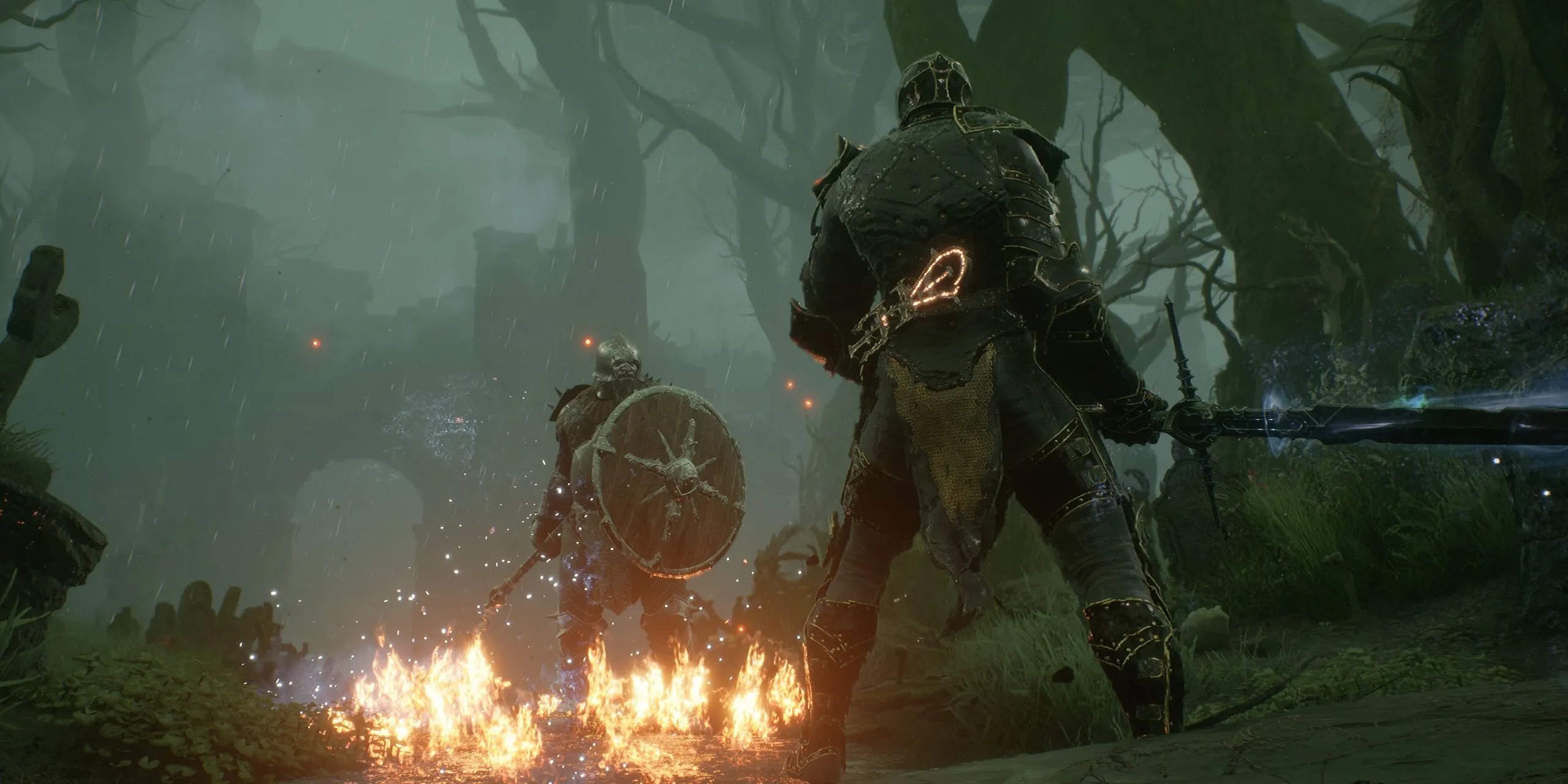 Nhân vật đối đầu với kẻ thù trong cảnh cháy rực của Mortal Shell, một game Soulslike