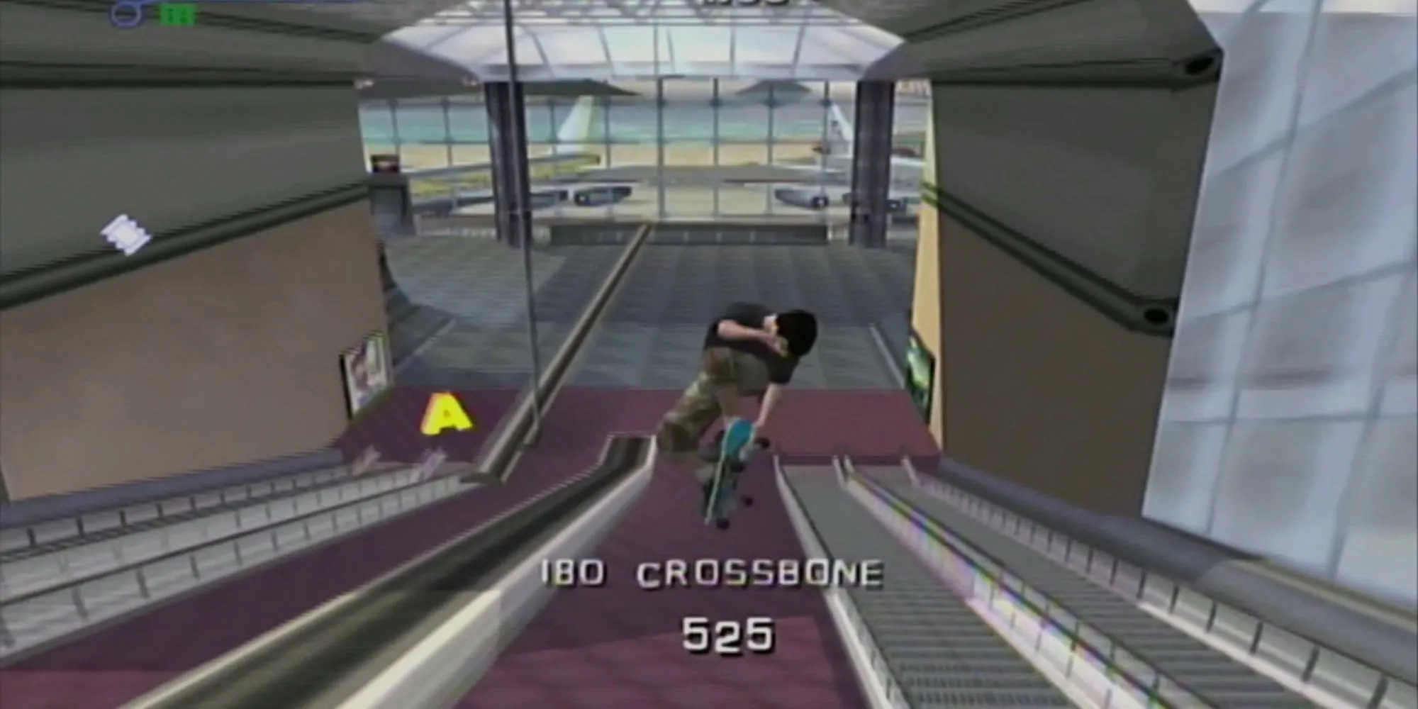Nhân vật game Tony Hawk's Pro Skater 3 đang thực hiện kỹ thuật trượt ván tại màn chơi sân bay