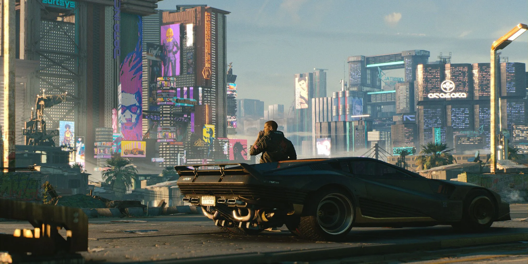 Nhân vật V và chiếc xe trong Cyberpunk 2077 đứng bên ngoài thành phố Night City rực rỡ ánh đèn