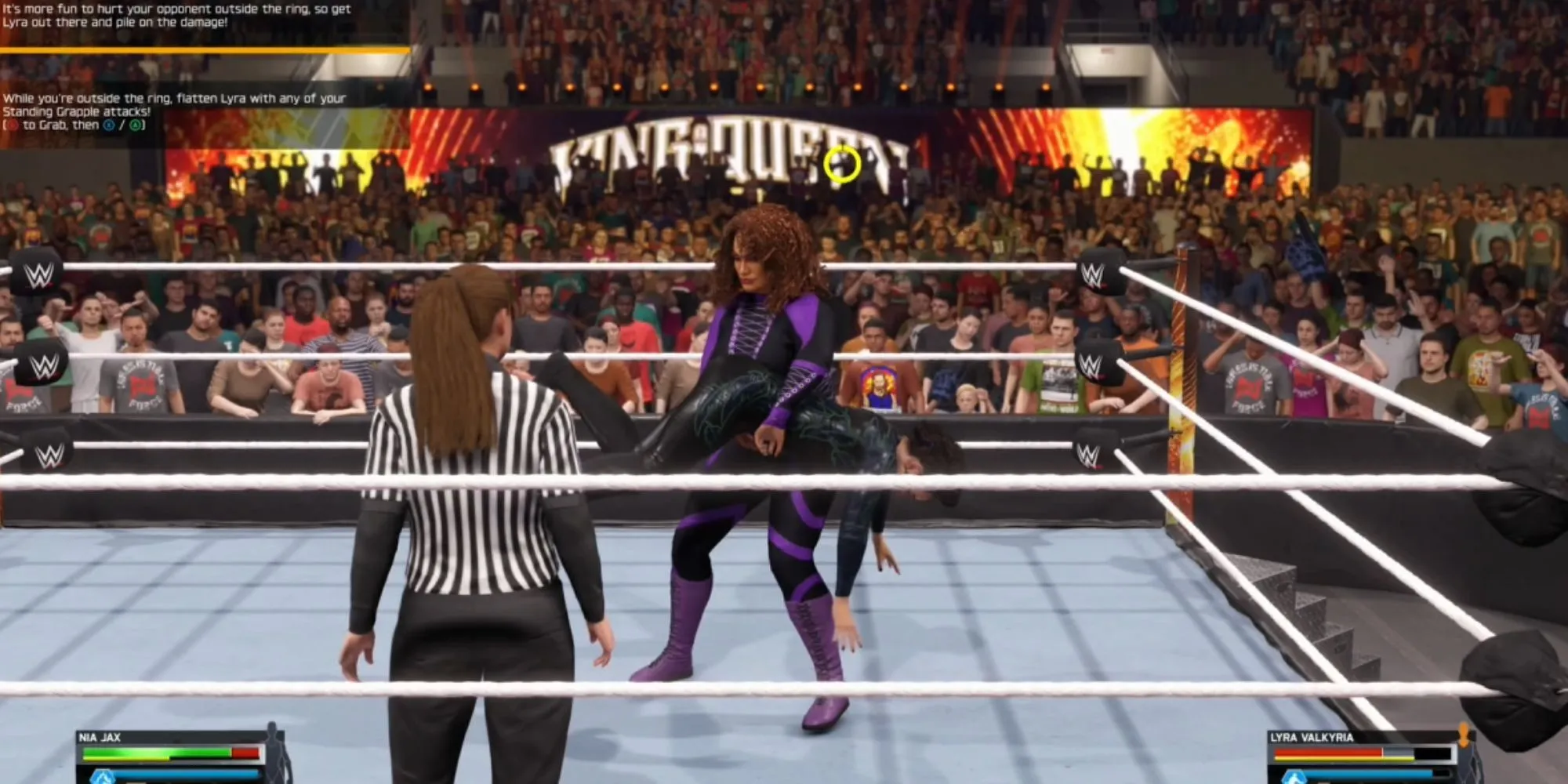 Nia Jax và Lyra Valkyria đối đầu trong một trận đấu WWE 2K25, minh họa cho việc sử dụng combo
