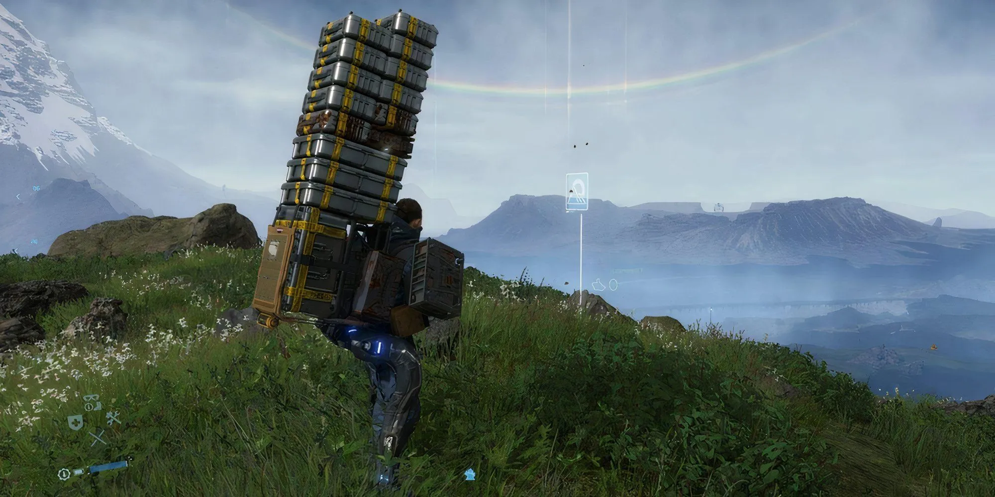 Sam Bridges mang những thùng hàng lớn trên lưng trong Death Stranding, khung cảnh hoang tàn