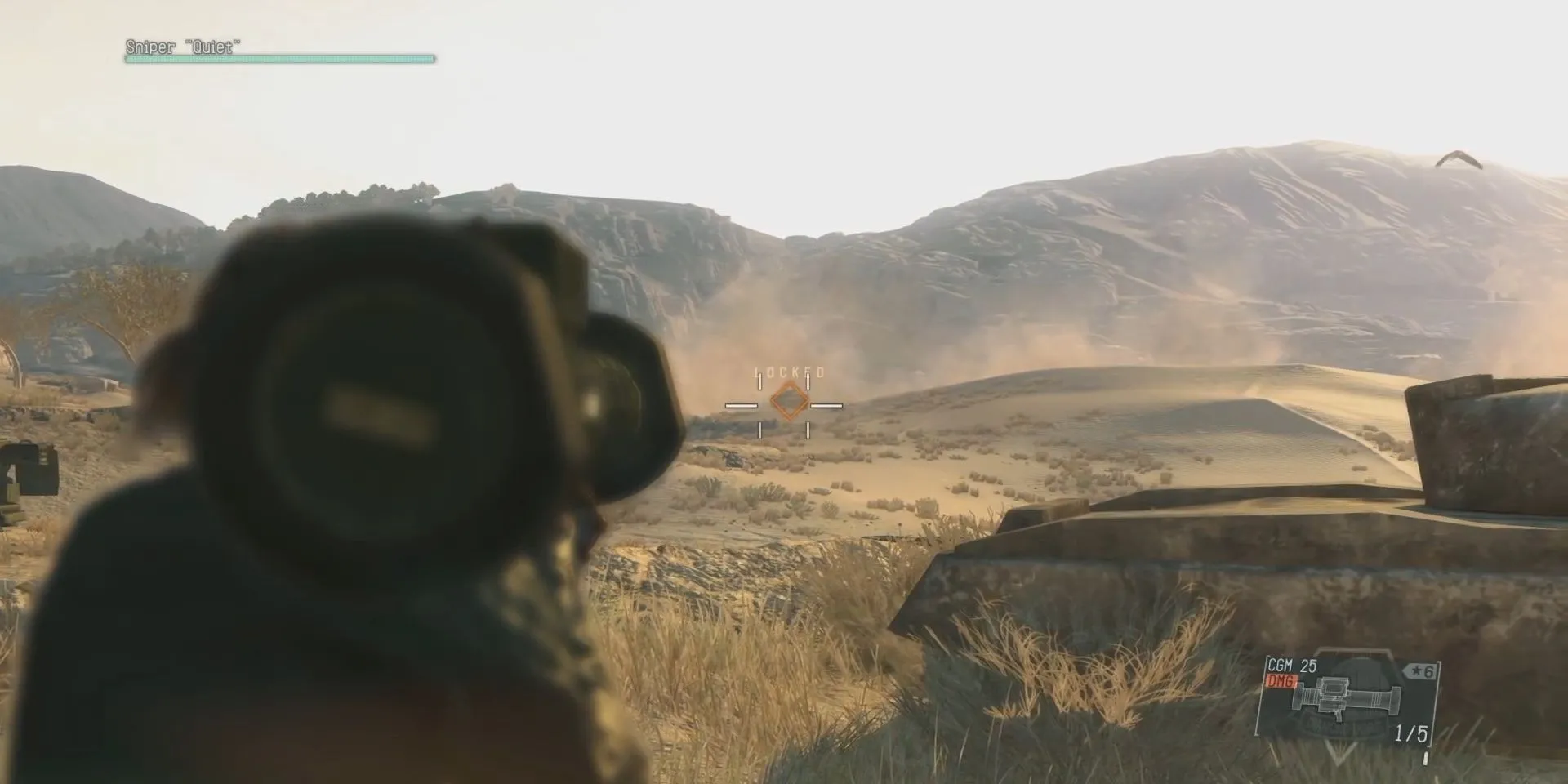 Snake ngắm bắn xe tăng trong nhiệm vụ A Quiet Exit của Metal Gear Solid V