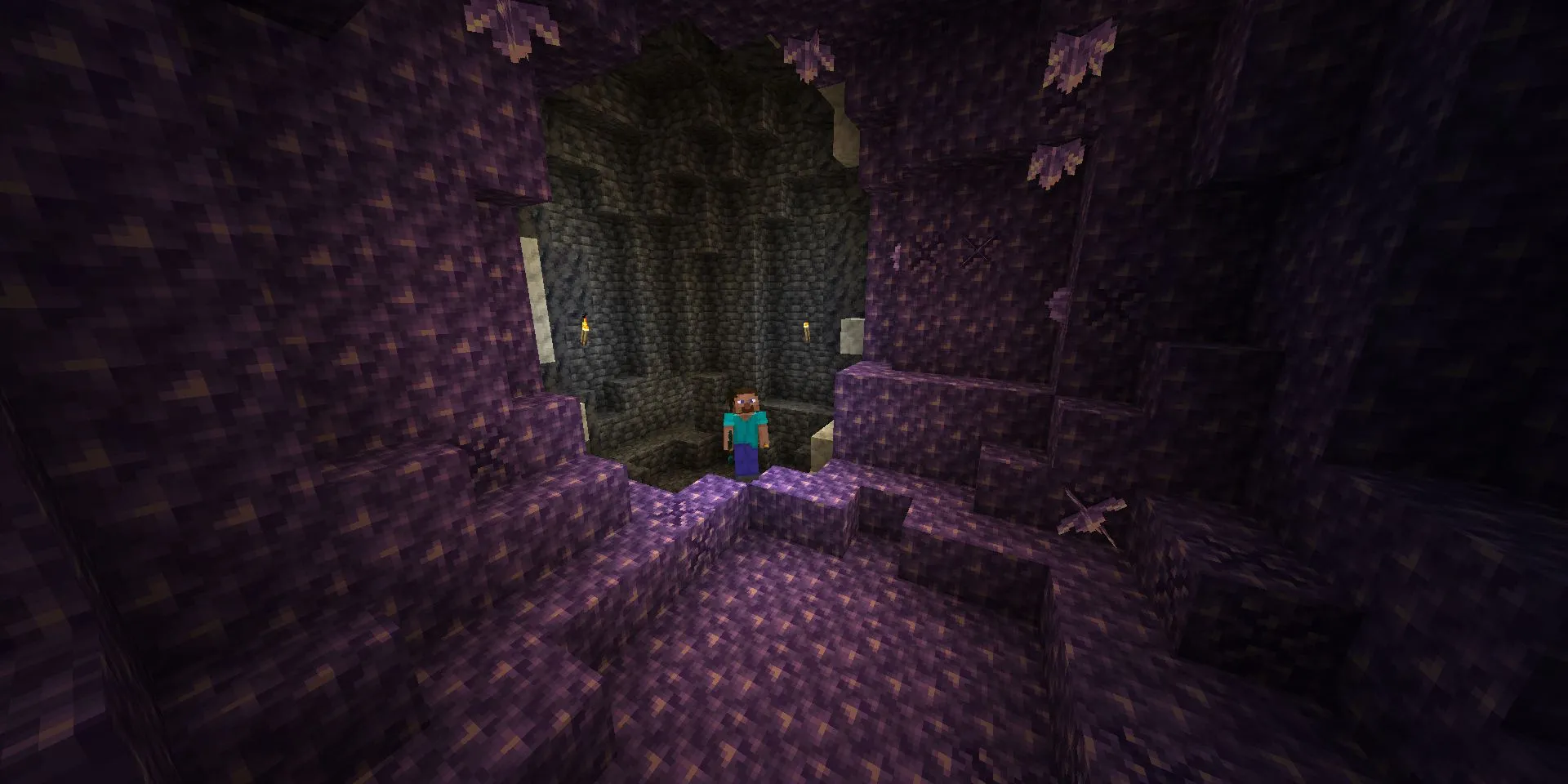 Steve phát hiện một khối Amethyst Geode lớn trong hang động Minecraft 1.17