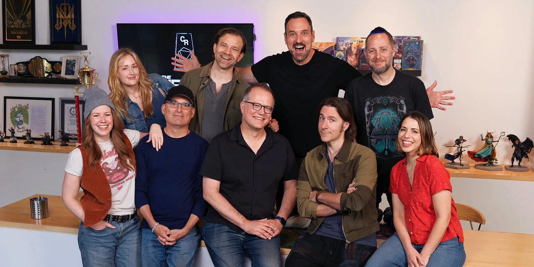 Chris Perkins và Jeremy Crawford cùng dàn diễn viên Critical Role