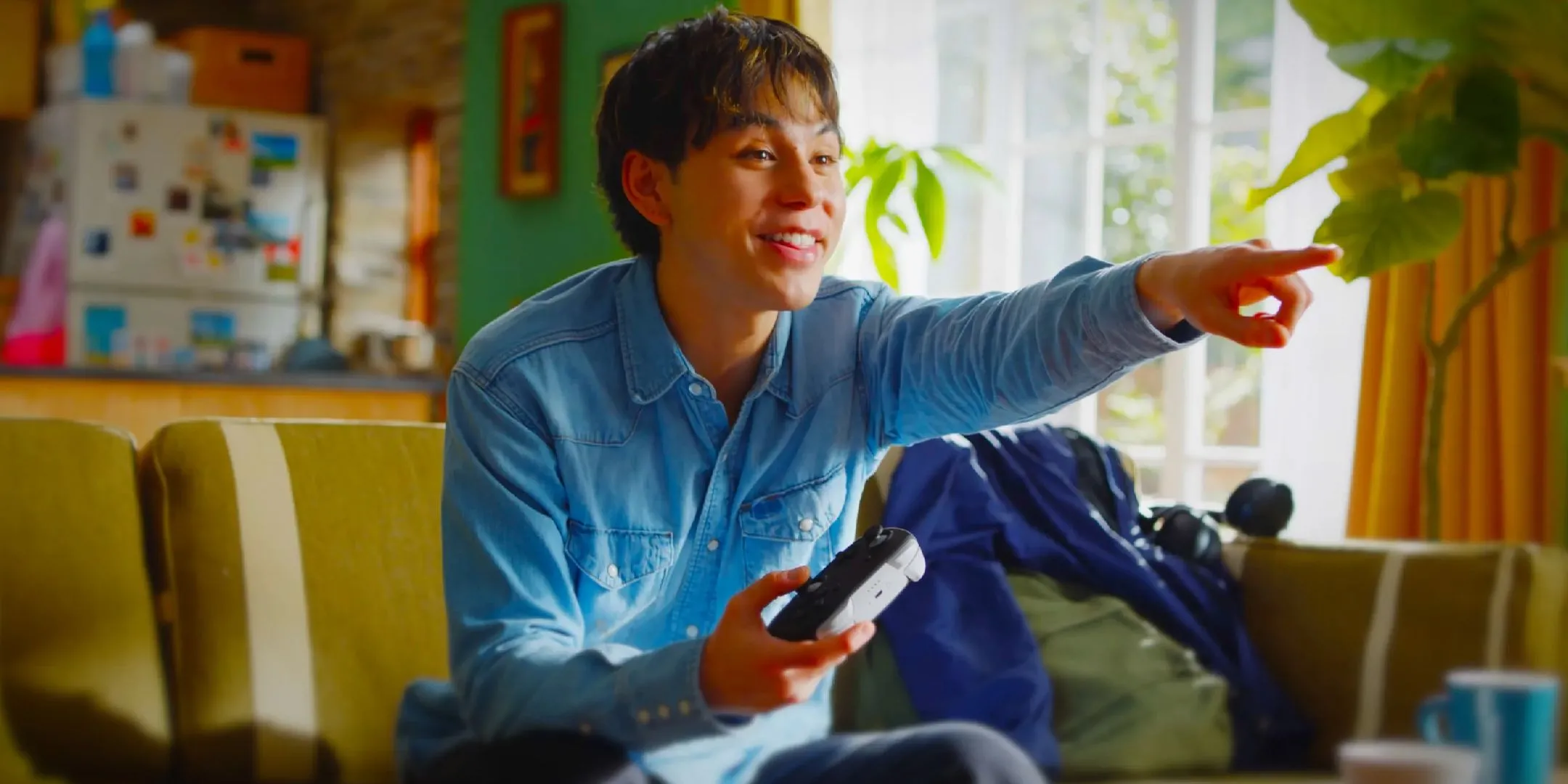 Game thủ trải nghiệm Nintendo Switch 2 với tay cầm Pro Controller mới.