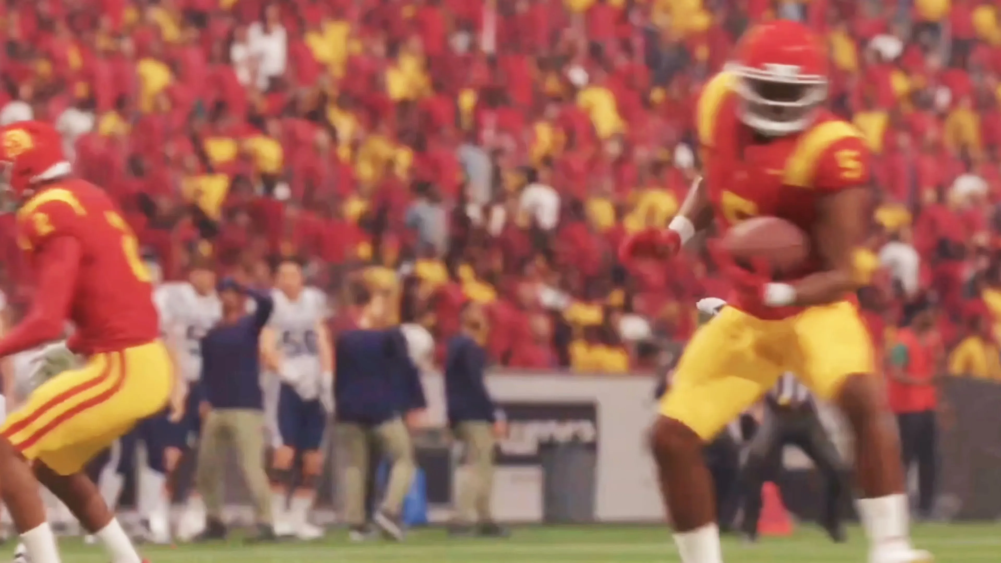 Góc nhìn cận cảnh cầu thủ trong College Football 26