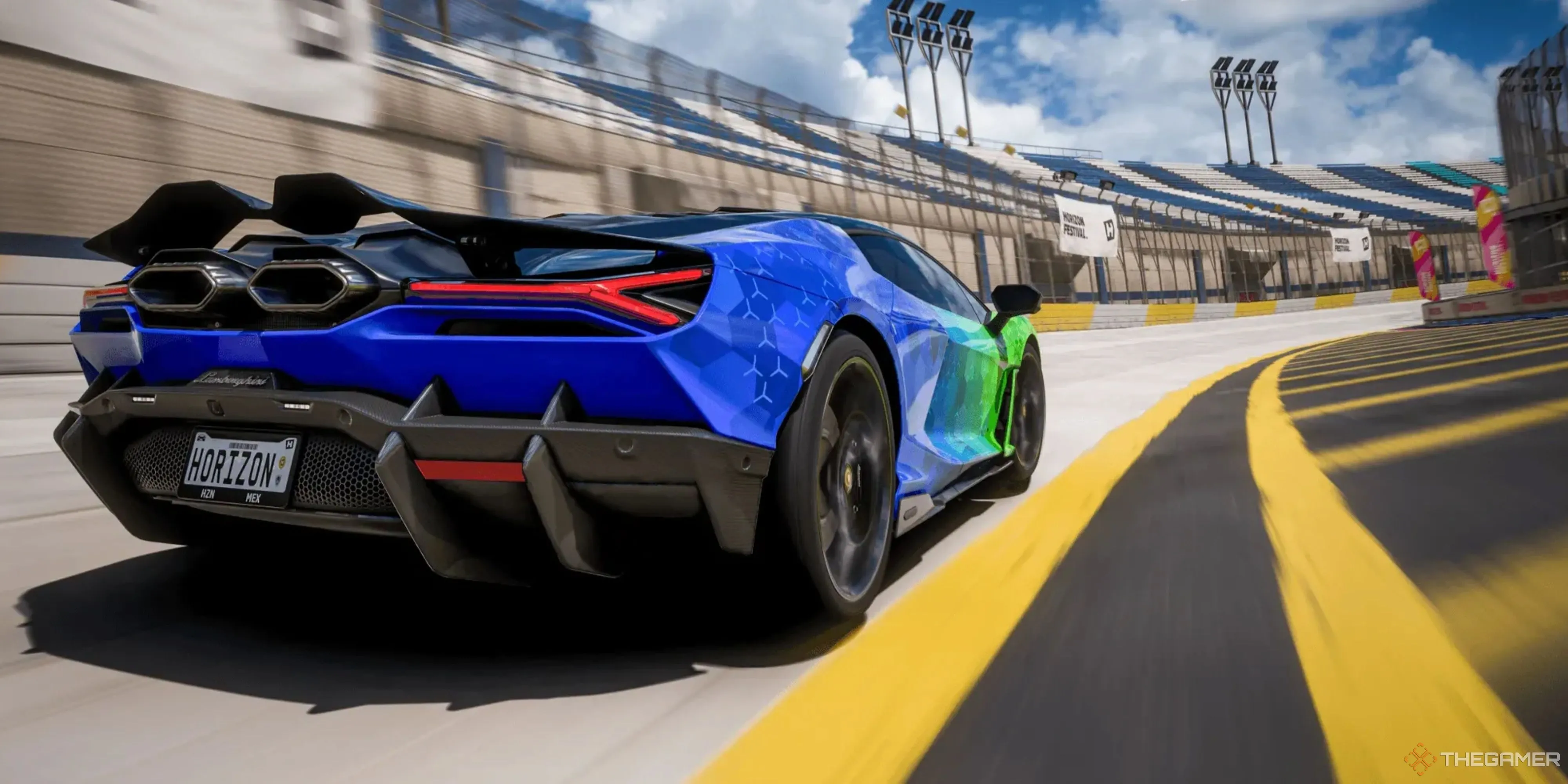 Lamborghini Revuelto với bộ decal Xbox và PlayStation trong Forza Horizon 5