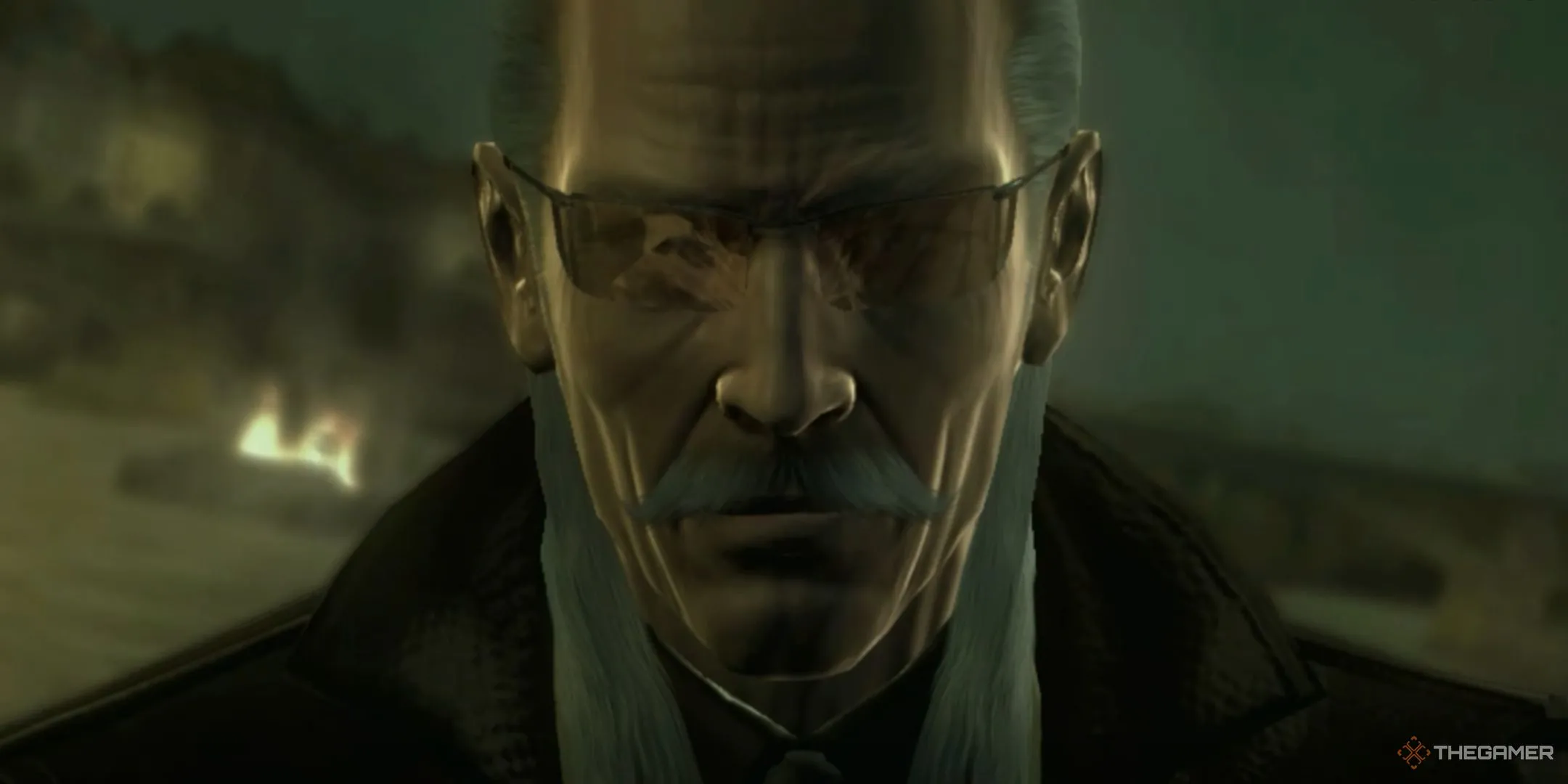 Liquid Ocelot, kẻ phản diện phức tạp, với ngọn lửa phản chiếu trên kính của hắn trong Metal Gear Solid 4.