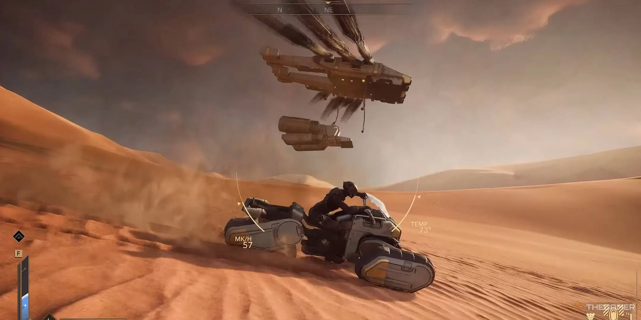 Ornithopter thả xe tăng xuống sa mạc, người chơi điều khiển Sandbike trong Dune Awakening
