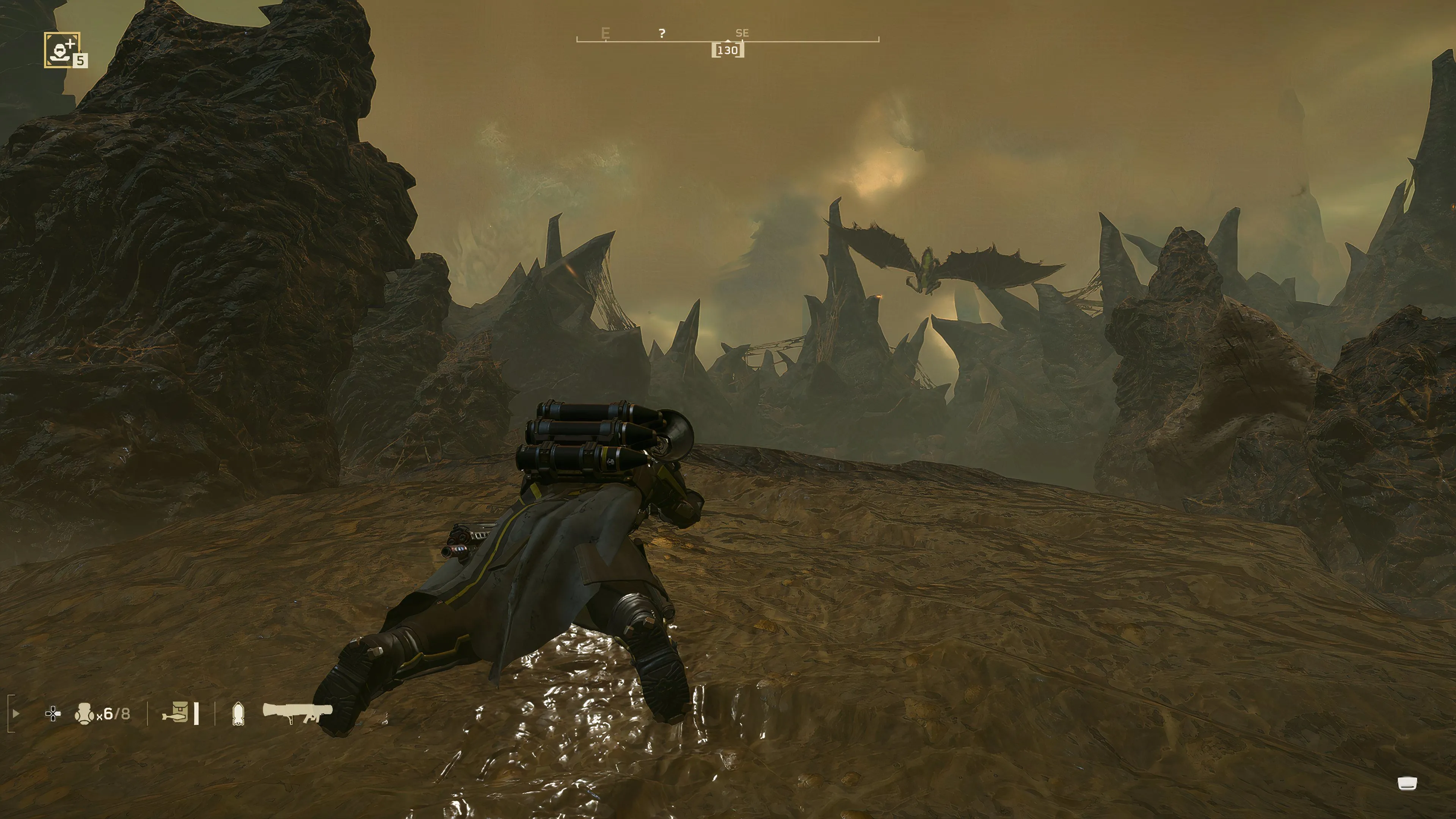Hình ảnh Dragonroach Terminid đang bay trên bầu trời Helldivers 2